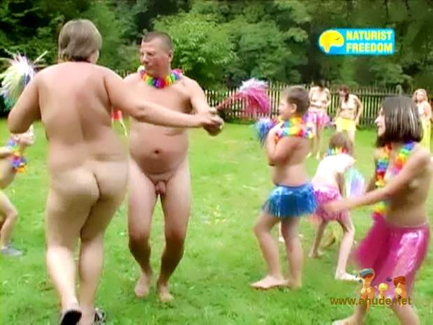 Video with naturists on nature [Nudity collection]