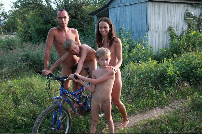 Nudist country house photo reportage [Nudity collection]