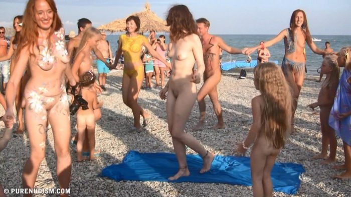 Nudist festive day on the sea beach - Purenudism video [Nudity collection]